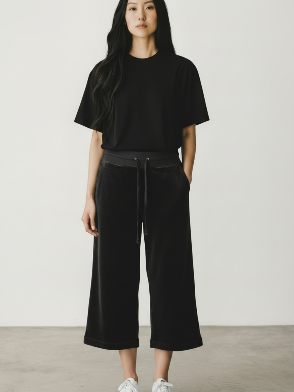 🌸 Wide-Leg Cropped Velvet Drawstring Pants — Black